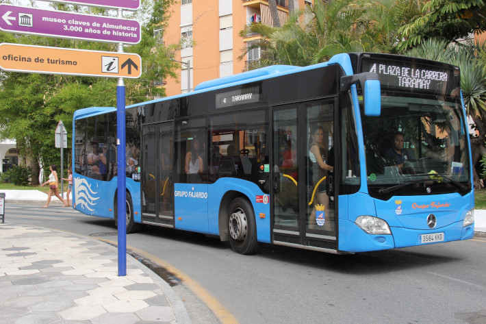 El Ayuntamiento recomienda el uso del transporte urbano para evitar problemas de trfico en Almucar y La Herradura